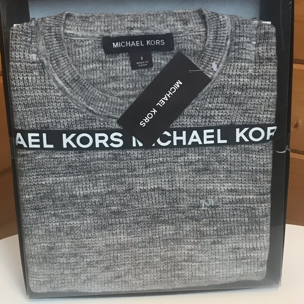 Michael Kors men’s longsleeve pull over sweater size small